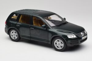 Volkswagen Touareg V10 TDI Reed Green Metallic Bburago 1:18 34911 Kovina – slika 6 od 8