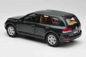 Volkswagen Touareg V10 TDI Reed Green Metallic Bburago 1:18 34911 Kovina – slika 7 od 8