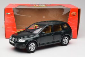 Volkswagen Touareg V10 TDI Reed Green Metallic Bburago 1:18 34911 Kovina – slika 8 od 8