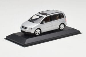 Volkswagen Touran Reflex Srebrna Minichamps 1:43 TOURAN001 Kovina – slika 2 od 4