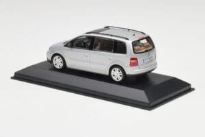 Volkswagen Touran Reflex Srebrna Minichamps 1:43 TOURAN001 Kovina – slika 3 od 4