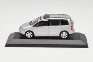 Volkswagen Touran Reflex Srebrna Minichamps 1:43 TOURAN001 Kovina