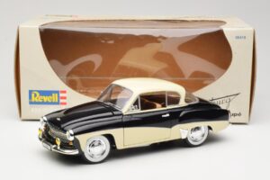 Wartburg 311 Coupe Črna & Bež Revell 1:18 8419 Kovina – slika 8 od 8
