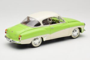 Wartburg 313 Pastelno Zelena nad Bež Revell 1:18 9018 Kovina – slika 3 od 8