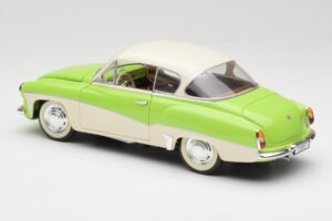 Wartburg 313 Pastelno Zelena nad Bež Revell 1:18 9018 Kovina – slika 7 od 8