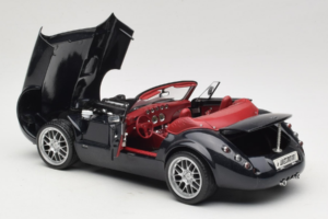 Wiesmann Roadster MF Carbon Black Revell 1:18 WIESMANN001 Kovina – slika 8 od 9