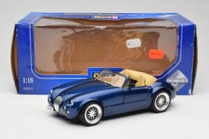 Wiesmann Roadster MF3 Modra Revell 1:18 08861 Kovina – slika 8 od 8