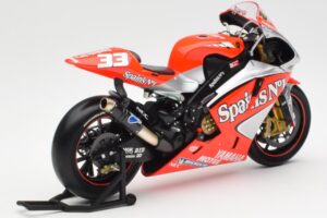 Yamaha YZR-M1 Gauloises Fortuna Yamaha #7 C. Checa MotoGP 2004 Minichamps 1:12 122043007 Kovina – slika 3 od 6