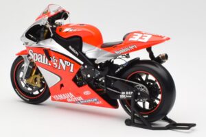 Yamaha YZR-M1 Gauloises Fortuna Yamaha #7 C. Checa MotoGP 2004 Minichamps 1:12 122043007 Kovina – slika 5 od 6