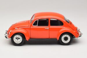 Volkswagen Beetle Oranžen Gremlins Movie Greenlight 1:18 12985 Kovina – slika 4 od 8
