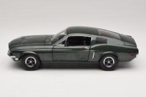 Ford Mustang GT Bullitt s Figurico Steve McQueen Greenlight 1:18 12885 Kovina – slika 4 od 8