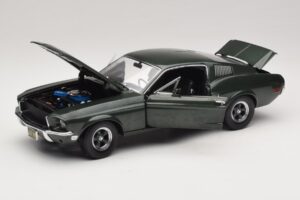 Ford Mustang GT Bullitt s Figurico Steve McQueen Greenlight 1:18 12885 Kovina – slika 2 od 8