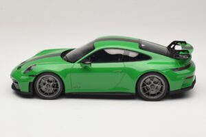 Porsche 911 992.2 GT3 Weissach Package Python Green GT Spirit 1:18 GT576 Smola – slika 3 od 6