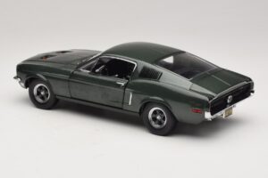 Ford Mustang GT Bullitt s Figurico Steve McQueen Greenlight 1:18 12885 Kovina – slika 7 od 8