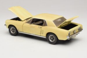 Ford Mustang Coupe Rumen The Walking Dead Greenlight 1:18 12958 Kovina – slika 5 od 8