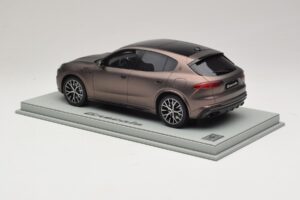 Maserati Grecale Bronzen BBR 1:18 P18220FMAS Smola – slika 5 od 7