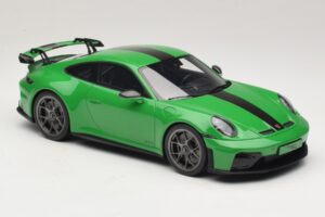 Porsche 911 992.2 GT3 Weissach Package Python Green GT Spirit 1:18 GT576 Smola – slika 4 od 6