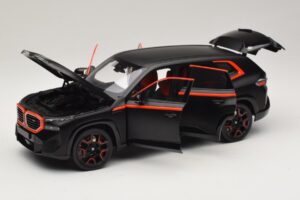 BMW XM G09 Matt Black Minichamps 1:18 110023301 Kovina – slika 2 od 8