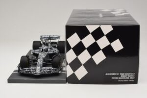Alfa Romeo Orlen C42 R. Kubica Testing Barcelona 2022 Minichamps 1:18 117229988 Smola – slika 6 od 7