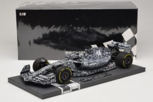 Alfa Romeo Orlen C42 R. Kubica Testing Barcelona 2022 Minichamps 1:18 117229988 Smola – slika 7 od 7