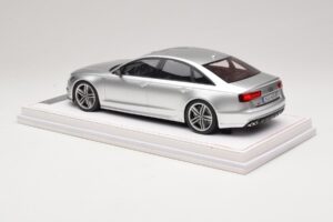 Audi S6 C7 Florett Silver Metallic IVY Merit 1:18 REMC038 Smola – slika 5 od 7