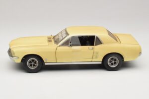 Ford Mustang Coupe Rumen The Walking Dead Greenlight 1:18 12958 Kovina – slika 4 od 8