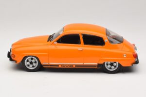 Saab 96 V4 Oranžna MCG 1:18 MCG18654 Kovina – slika 3 od 6