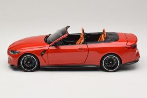BMW M4 G83 Kabriolet Red Metallic Minichamps 1:18 110021030 Kovina – slika 4 od 8