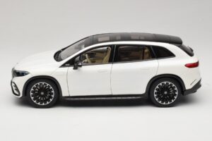 Mercedes EQS SUV X296 Manufaktur Diamond White NZG 1:18 B66960590 Kovina – slika 4 od 8