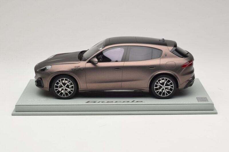 Maserati Grecale Bronzen BBR 1:18 P18220FMAS Smola