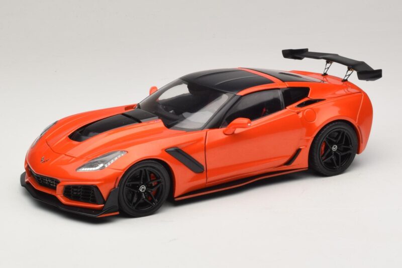 Chevrolet Corvette C7 ZR1 Rdeč IXO 1:18 U18RDC001-FO Kovina
