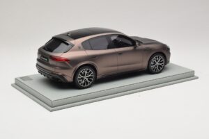 Maserati Grecale Bronzen BBR 1:18 P18220FMAS Smola – slika 3 od 7
