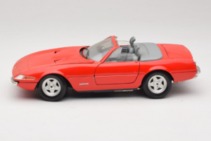Ferrari 365 GTS/4 Spider Rdeč Techno Giodi 1:18 40028-P1 Kovina – slika 4 od 8