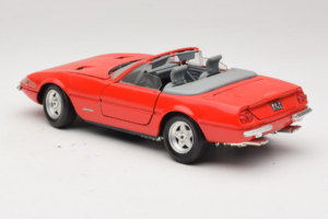 Ferrari 365 GTS/4 Spider Rdeč Techno Giodi 1:18 40028-P1 Kovina – slika 7 od 8