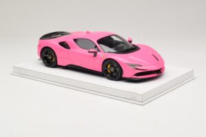 Ferrari SF90 Pack Fiorano Bleščeč Qatar Pink BBR 1:18 RACELINE137 Smola – slika 4 od 7