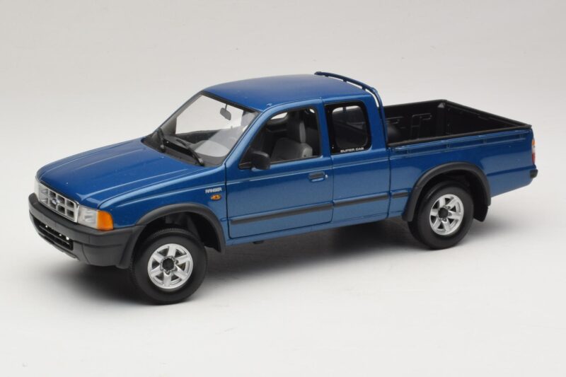 Ford Ranger Super Cab Modra Action 1:18 ACTION002 Kovina