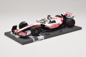 Haas VF-22 K. Magnussen Pole Position Brazilian GP 2022 Minichamps 1:18 117222120 Smola
