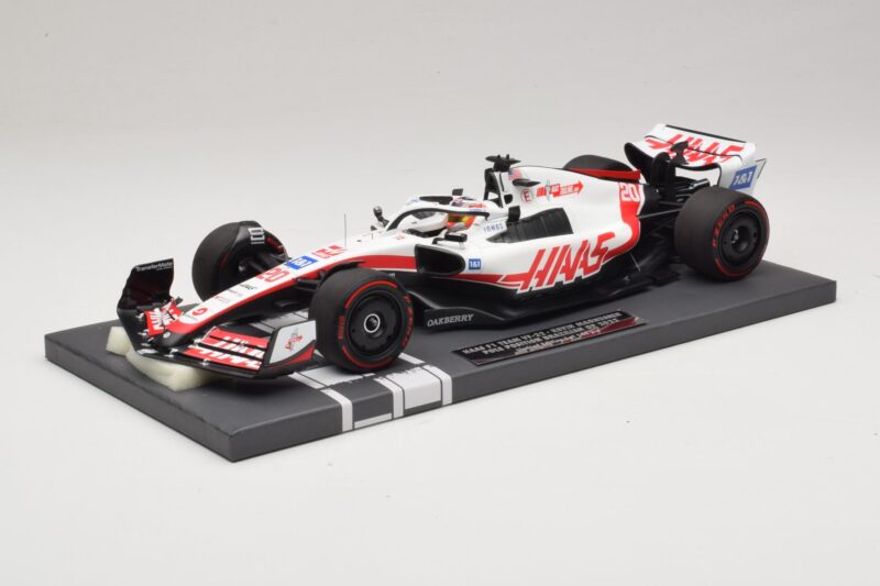 Haas VF-22 K. Magnussen Pole Position Brazilian GP 2022 Minichamps 1:18 117222120 Smola