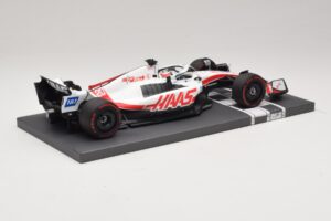 Haas VF-22 K. Magnussen Pole Position Brazilian GP 2022 Minichamps 1:18 117222120 Smola – slika 2 od 7