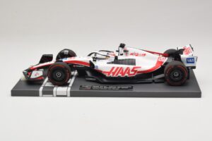 Haas VF-22 K. Magnussen Pole Position Brazilian GP 2022 Minichamps 1:18 117222120 Smola – slika 3 od 7
