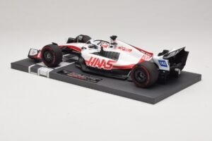 Haas VF-22 K. Magnussen Pole Position Brazilian GP 2022 Minichamps 1:18 117222120 Smola – slika 5 od 7