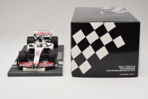 Haas VF-22 K. Magnussen Pole Position Brazilian GP 2022 Minichamps 1:18 117222120 Smola – slika 6 od 7