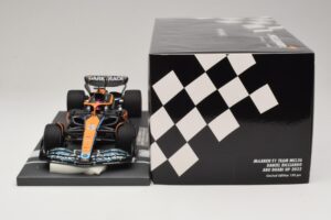 McLaren MCL36 #3 D. Ricciardo Abu Dhabi GP 2022 Minichamps 1:18 537224003 Smola – slika 6 od 7