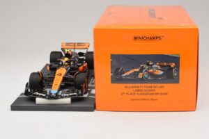 McLaren MCL60 #4 L. Norris 2nd Place Hungarian GP 2023 Minichamps 1:18 537233004 Smola – slika 6 od 7