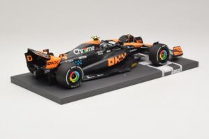 McLaren MCL60 #4 L. Norris 2nd Place Singapore GP 2023 Minichamps 1:18 537233404 Smola – slika 2 od 7