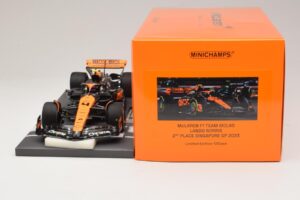 McLaren MCL60 #4 L. Norris 2nd Place Singapore GP 2023 Minichamps 1:18 537233404 Smola – slika 6 od 7