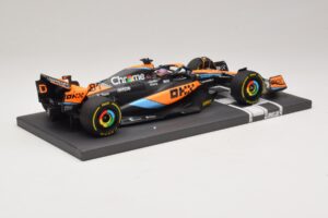 McLaren MCL60 #81 O. Piastri Hungarian GP 2023 Minichamps 1:18 537233081 Smola – slika 2 od 7