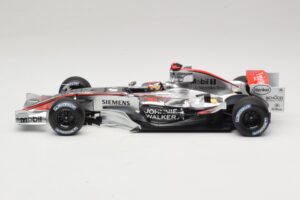McLaren MP4/21 #3 K. Raikkonen 2006 Minichamps 1:18 530061803 Smola – slika 3 od 7