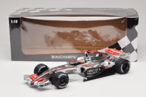 McLaren MP4/21 #3 K. Raikkonen 2006 Minichamps 1:18 530061803 Smola – slika 7 od 7
