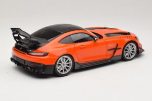 Mercedes AMG GT Black Series C190 Oranžna s Srebrnimi Platišči Minichamps 1:18 110032024 Kovina – slika 3 od 8